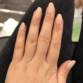 Belle L. nail photo 1